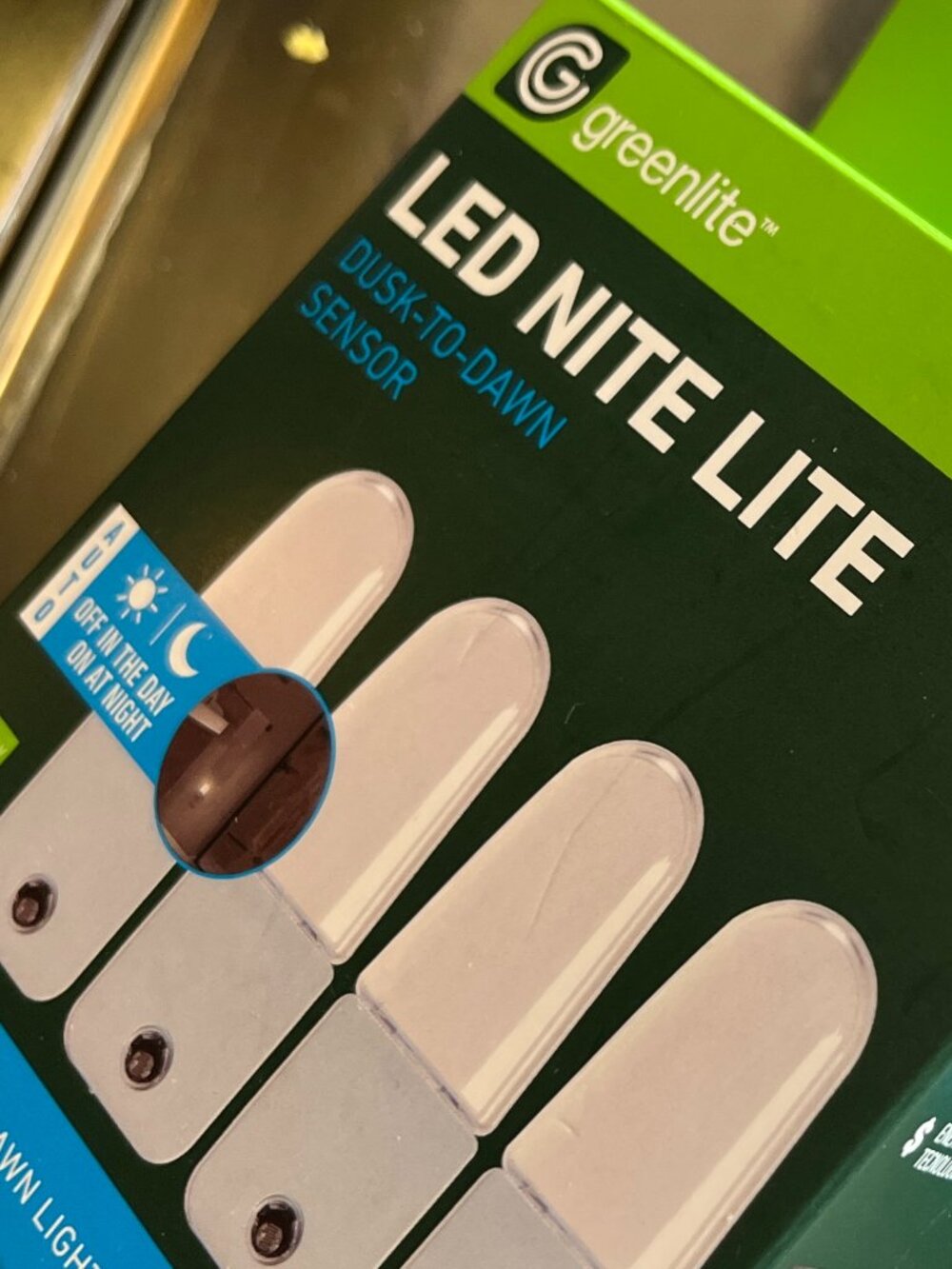 LED Night Lights Dusk to Dawn Sensor  (8 Lights! New!) (e/x)